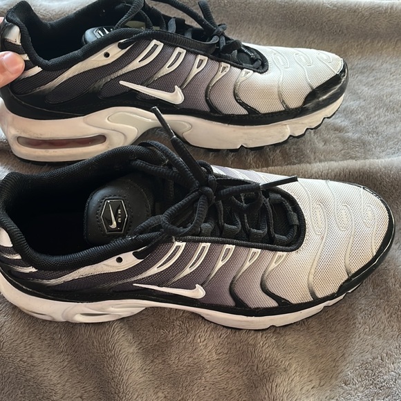 Nike Air size 6.5Y - Picture 2 of 3